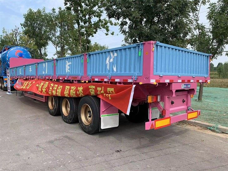 3 teljega külgseinaga poolhaagis